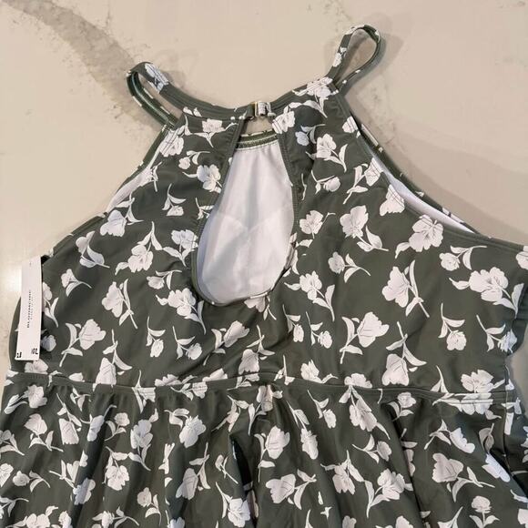 Bloomchic NWT Floral Cut Out Tankini Swim Top Women’s Size 28 Mint Green Padded - Picture 6 of 10